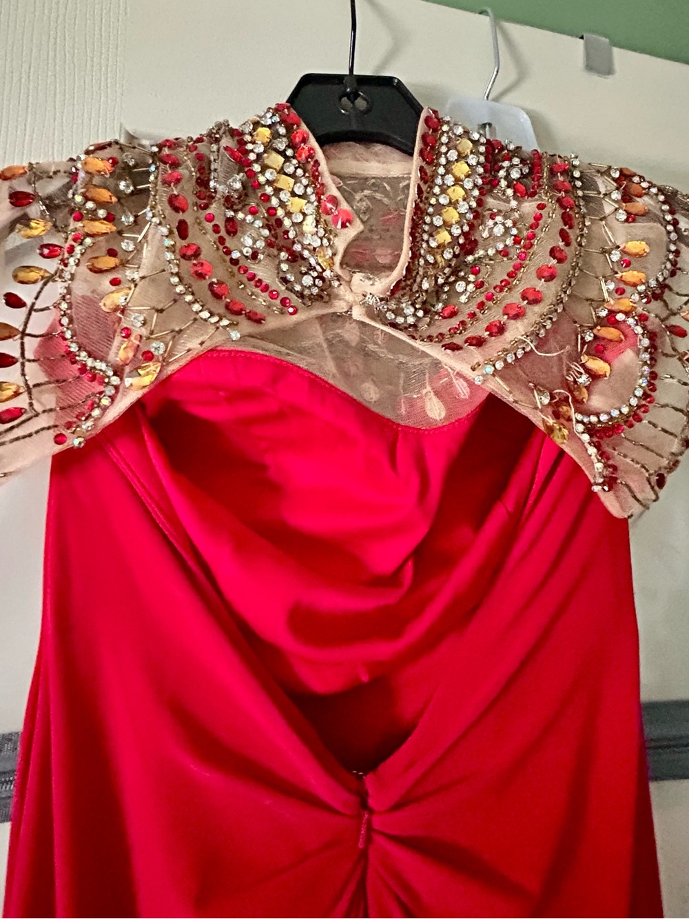 Red Formal Dress Size 6 with Slit & Train – Evening Gown - Picture 4 of 8